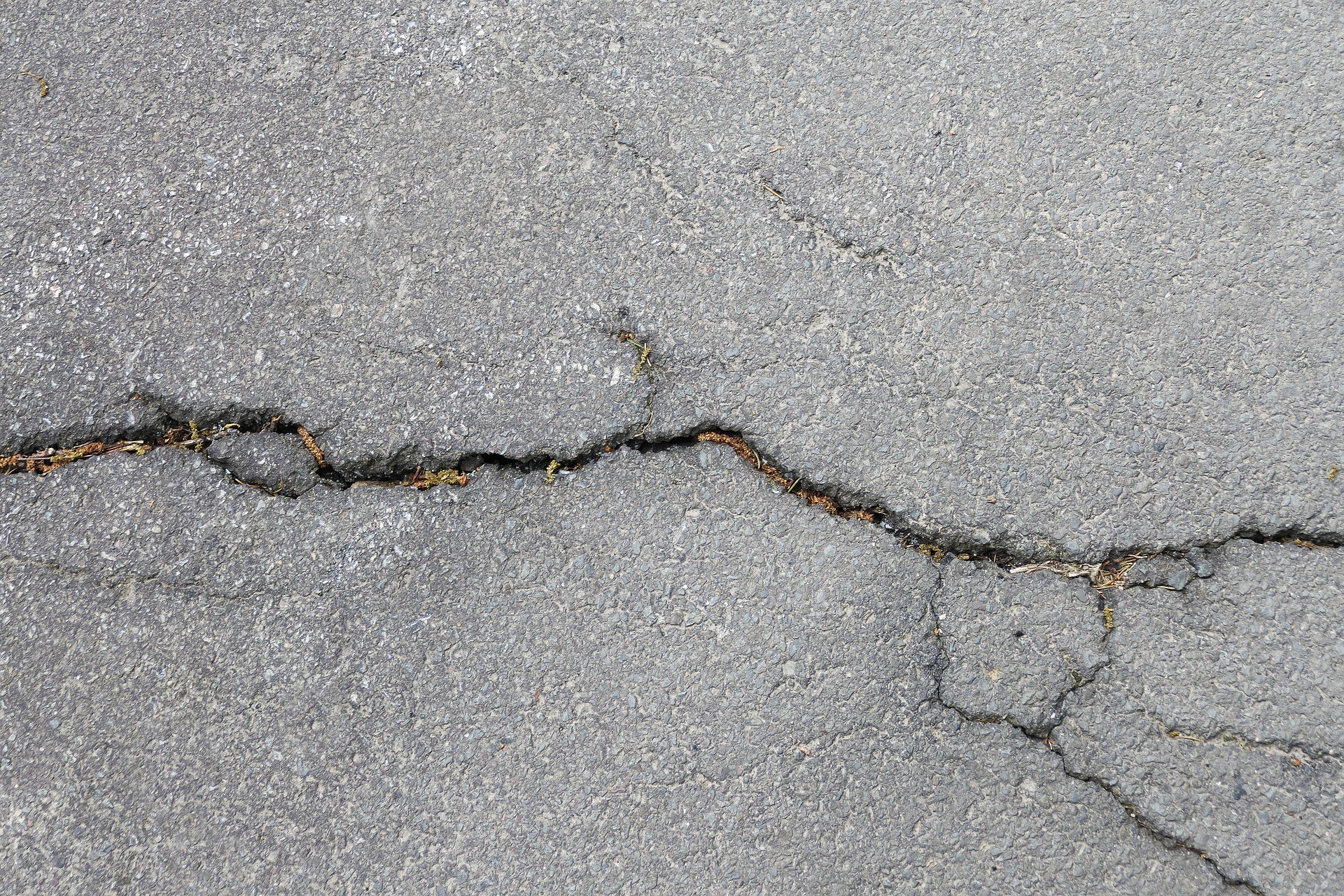 Fugensanierung auf Asphaltfahrbahnen